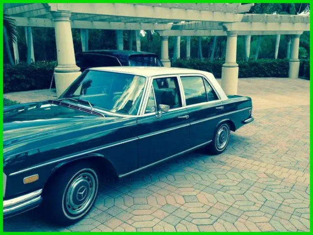 1972 Mercedes-Benz 200-Series