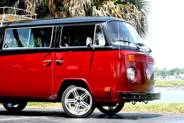 1973 Volkswagen Bus/Vanagon