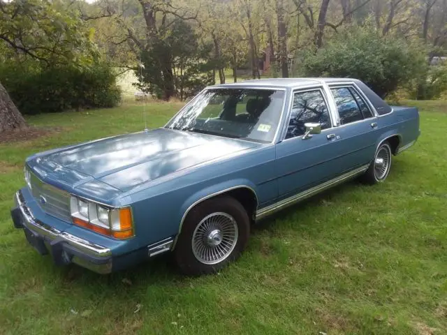 1989 Ford Crown Victoria