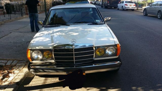 1982 Mercedes-Benz 300-Series