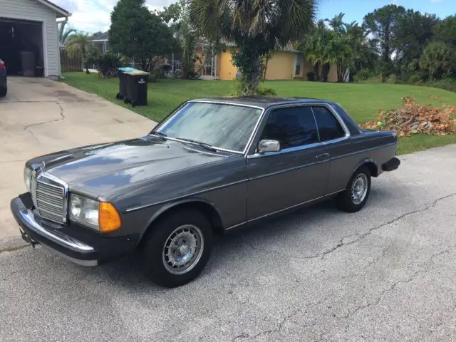 1982 Mercedes-Benz 300-Series