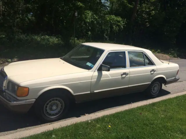 1982 Mercedes-Benz 300-Series