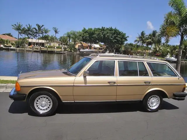 1984 Mercedes-Benz 300-Series Base Wagon 4-Door