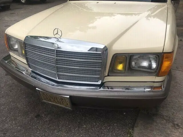 1985 Mercedes-Benz 300-Series