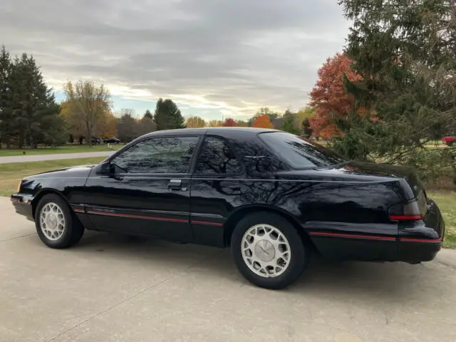 1987 Ford Thunderbird Black