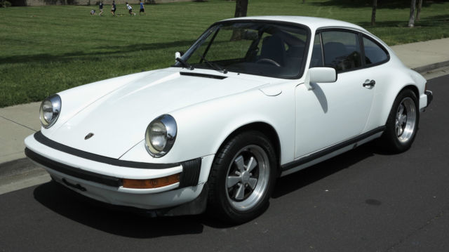 1982 Porsche 911 2-DOOR COUPE