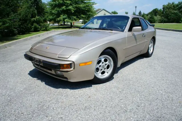 1985 Porsche 944 S2  Original