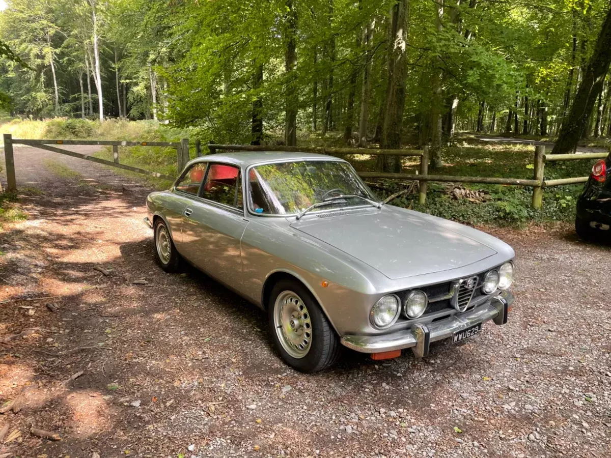 1971 Alfa Romeo GTV Full leather interior