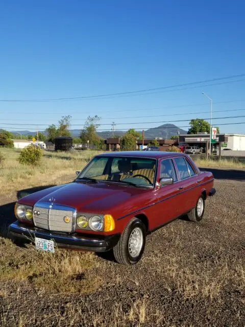 1982 Mercedes-Benz 200-Series E class