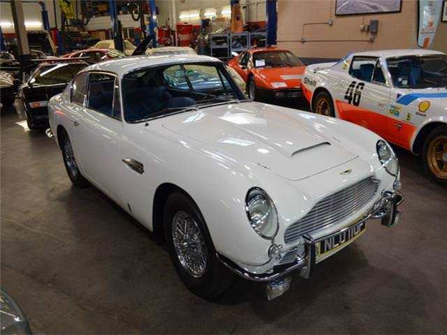 1967 Aston Martin DB6 --