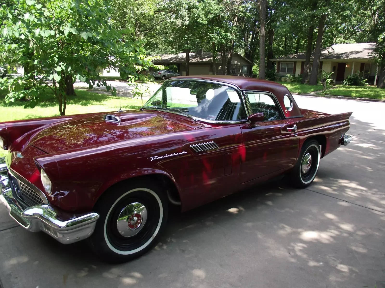 automibile 1957 Ford Thunderbird