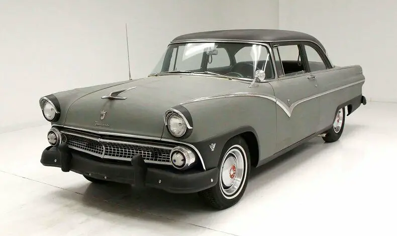 1955 Ford Fairlane Club Sedan