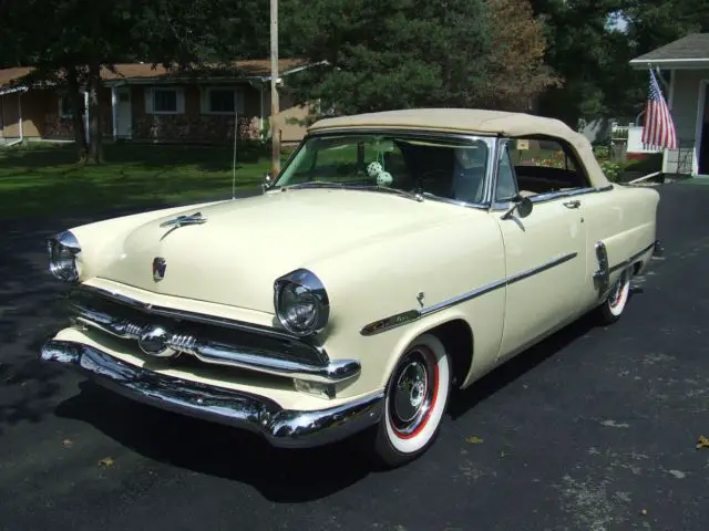 1953 Ford Crestline Sunliner