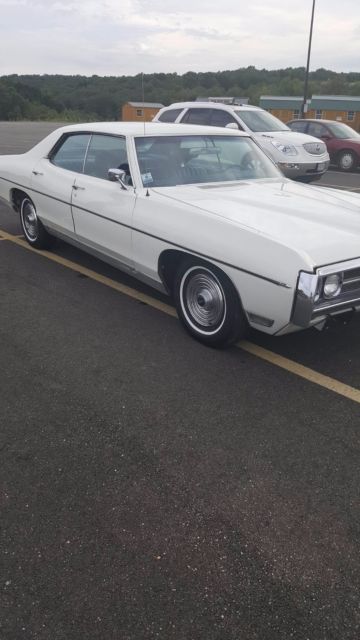 1969 Pontiac Bonneville White