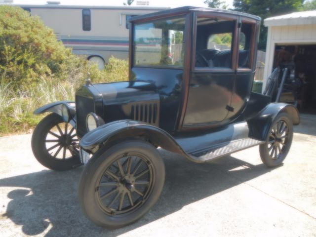 1919 Ford Model T Black and Red Mahogany