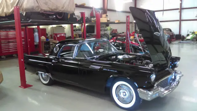 1957 Ford Thunderbird