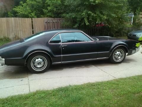 1966 Oldsmobile Toronado Deluxe