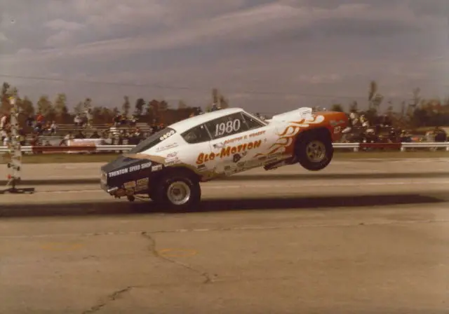 1968 Plymouth Barracuda Race