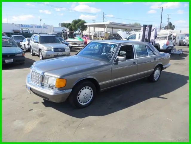 1986 Mercedes-Benz 400-Series 4 Dr