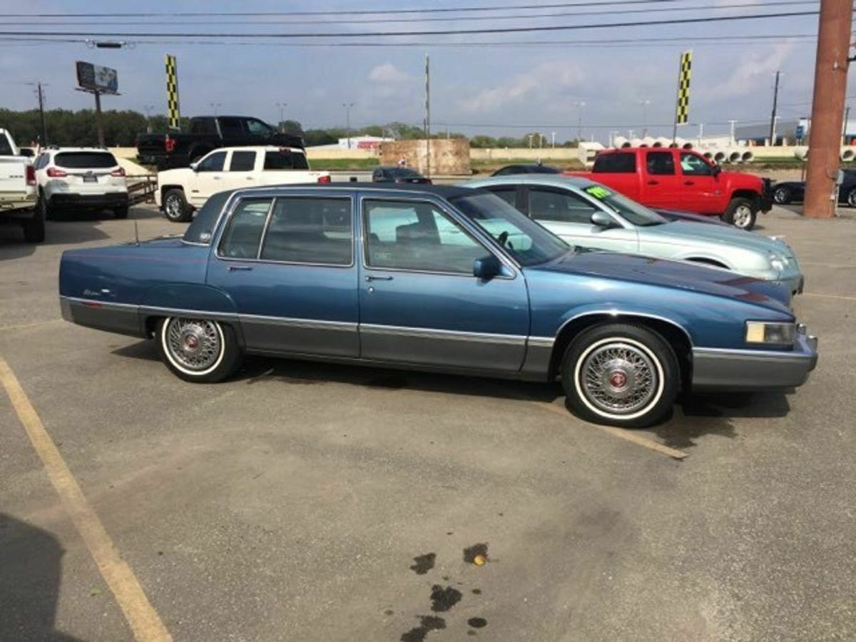 1989 Cadillac Fleetwood v8 sedan caddy