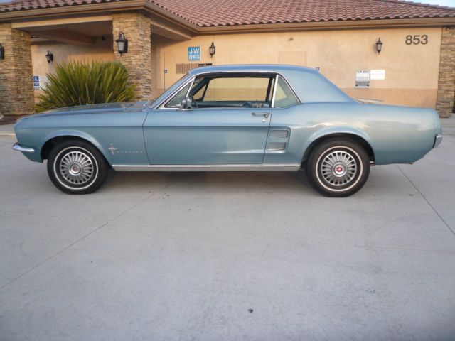 1967 Ford Mustang DELUXE