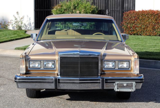 1984 Lincoln Town Car "FREE SHIPPING" 69k Orig miles, 100% Rust Free