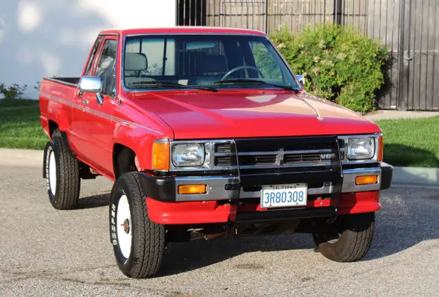 1988 Toyota DLX 4X4 SR5 Pickup 5 Spd, 100% Rust Free, California One Owner