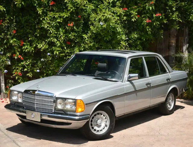 1984 Mercedes-Benz 200-Series