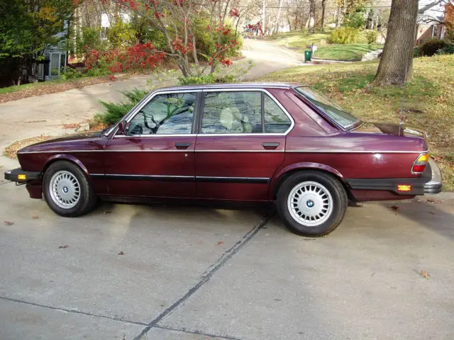 1975 Mercedes-Benz 200-Series