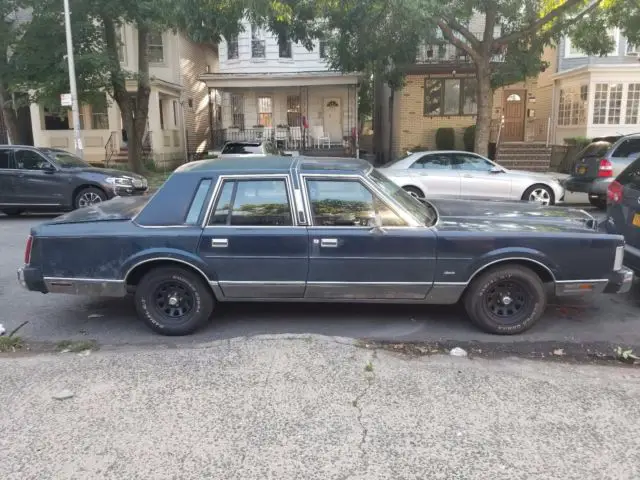 1987 Lincoln Town Car Base Sedan 4-Door