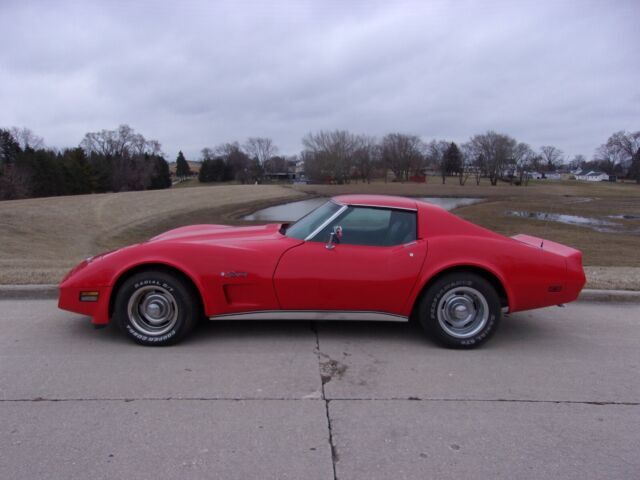 1976 Chevrolet Corvette Stingray with T-Tops and a 4-Speed