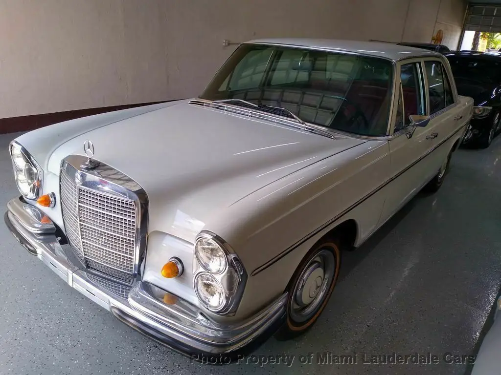 1966 Mercedes-Benz 200-Series 250S W108 Sedan