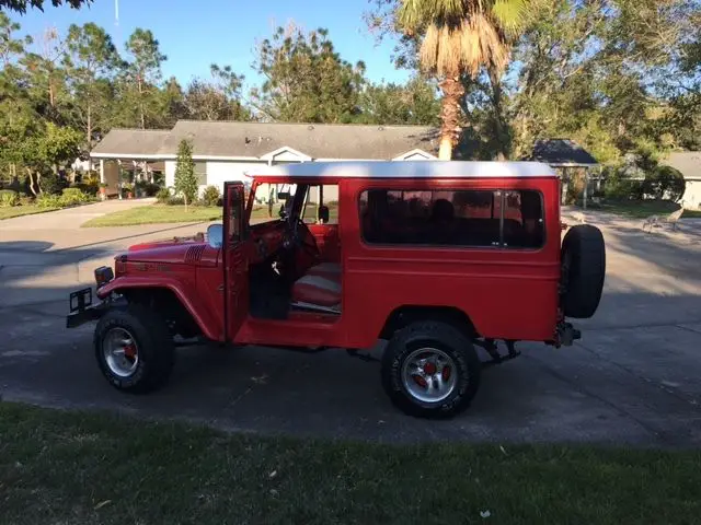 1970 Toyota Land Cruiser RED