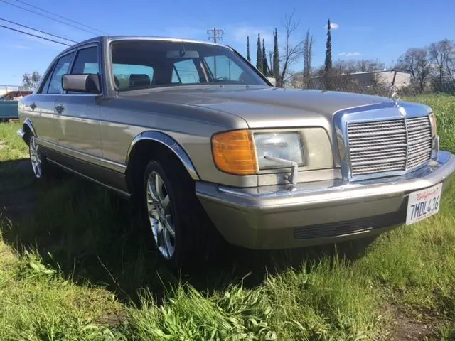 1990 Mercedes-Benz 300-Series SMOKE SILVER