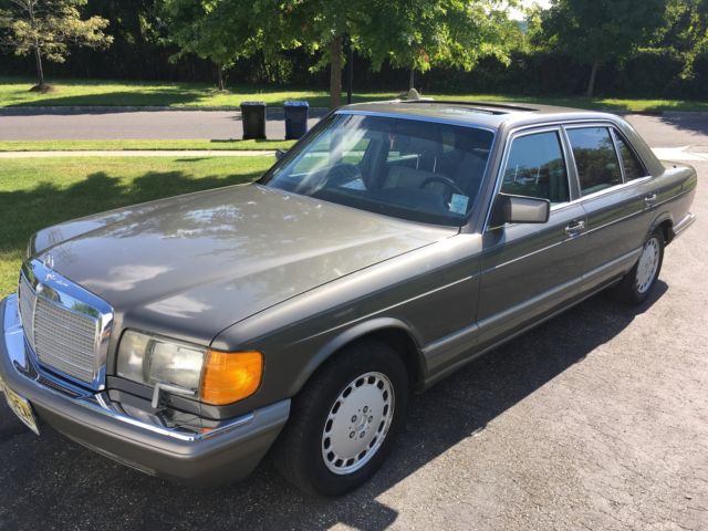 1991 Mercedes-Benz 300-Series Gray Leather