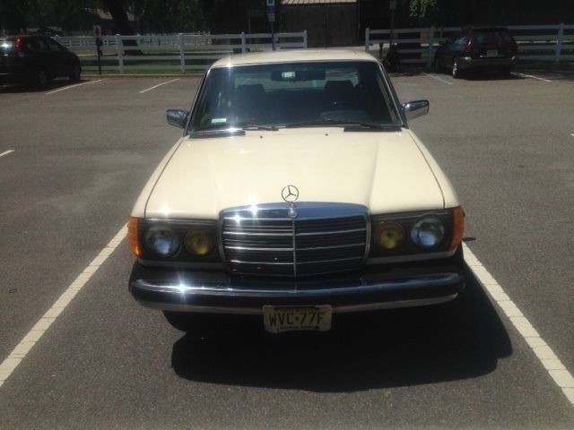 1985 Mercedes-Benz 300-Series 300 D