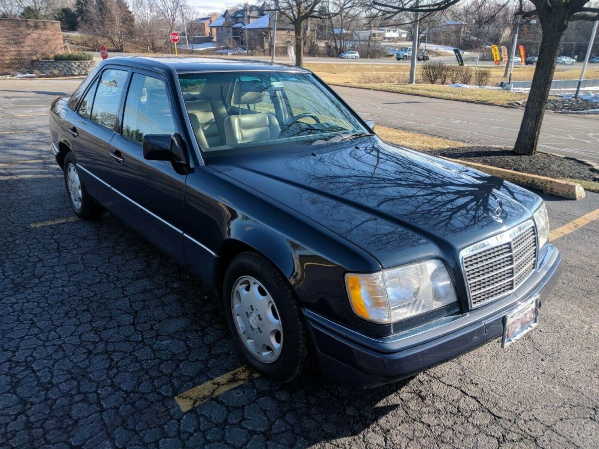 1994 Mercedes-Benz 300-Series sedan