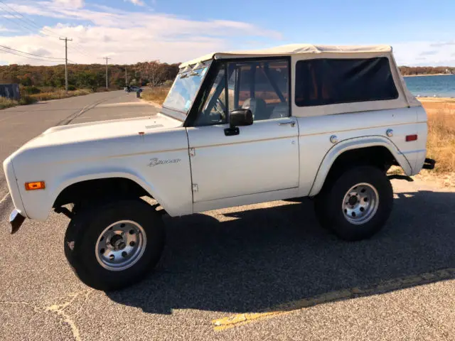 1974 Ford Bronco WHITE