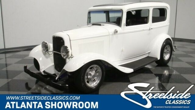 1932 Ford Tudor --