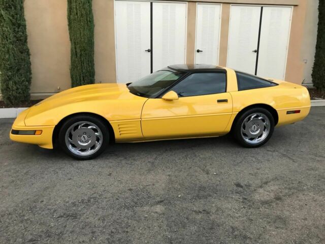 1992 Chevrolet Corvette Yellow on Black Interior