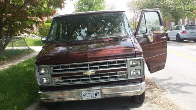 1991 Chevrolet G20 Van GLADIATOR V8