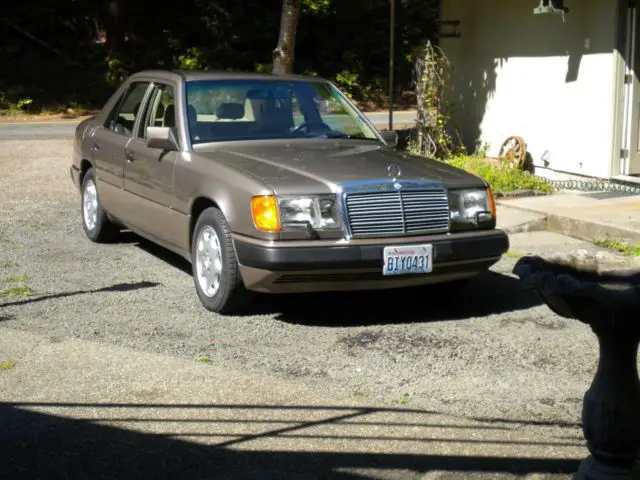 1992 Mercedes-Benz 400-Series