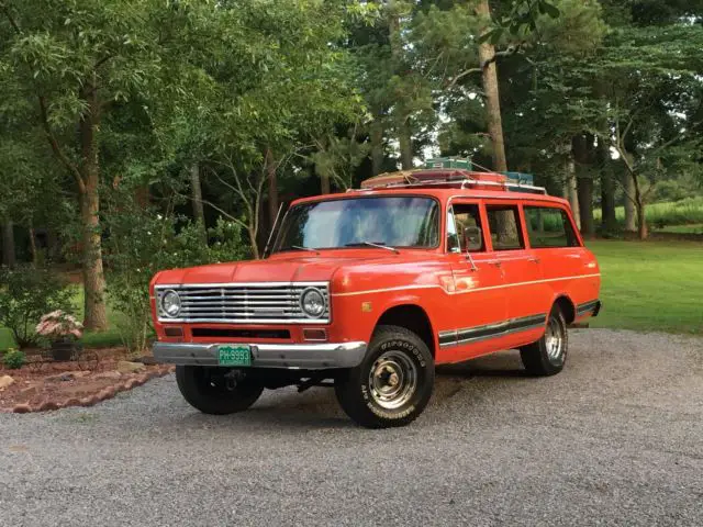 1972 International Harvester Travelall 4 dr suv