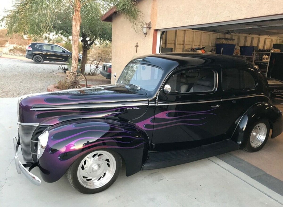 1940 Ford Deluxe 2-Door Custom Street Rod