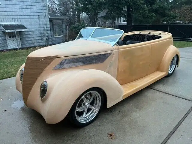 1937 Ford Deluxe