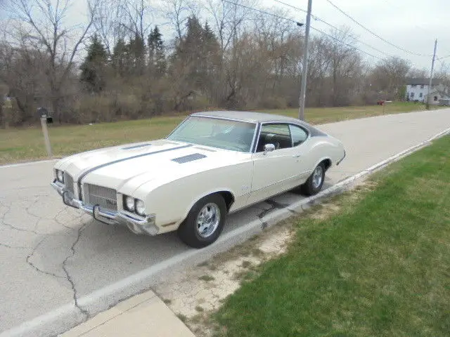 1971 Oldsmobile Cutlass vinyl top