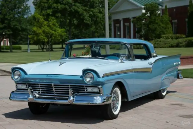 1957 Ford Fairlane 500 Skyliner