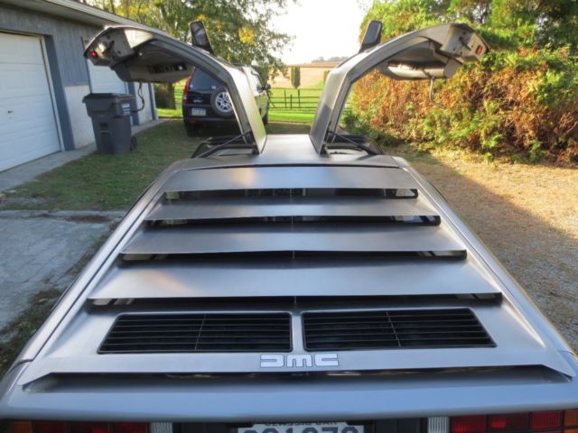 1982 DeLorean DMC-12 DMC stripes