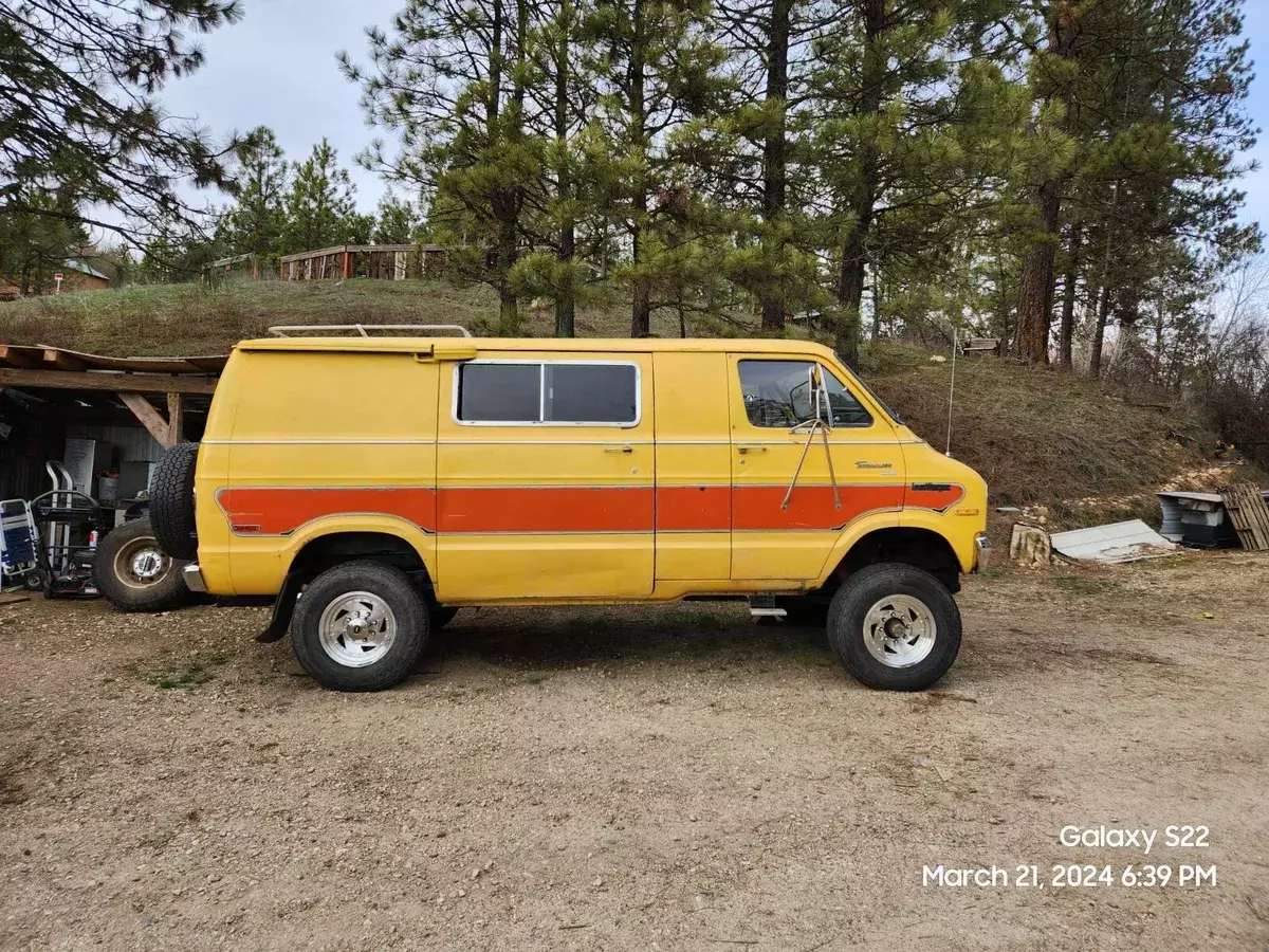 1977 Dodge B300 Vancharger 4x4