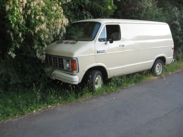 1985 Dodge B150 cargo